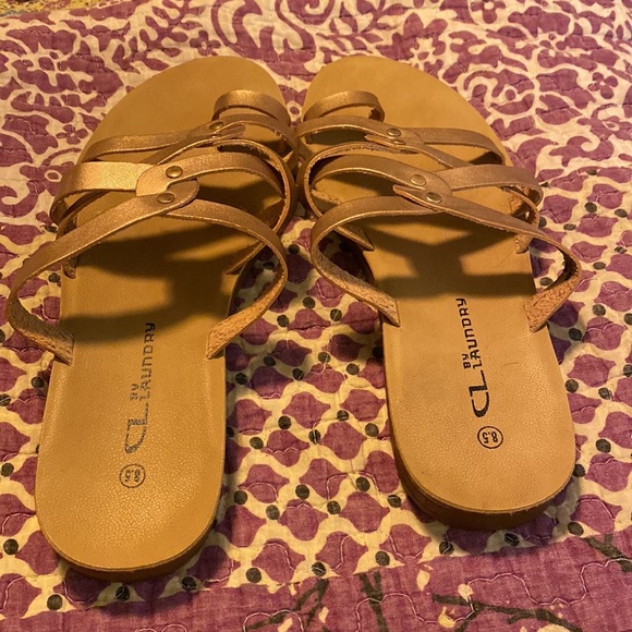 Cute rose gold slides CL by laundry size 8.5 - Picture 3 of 6
